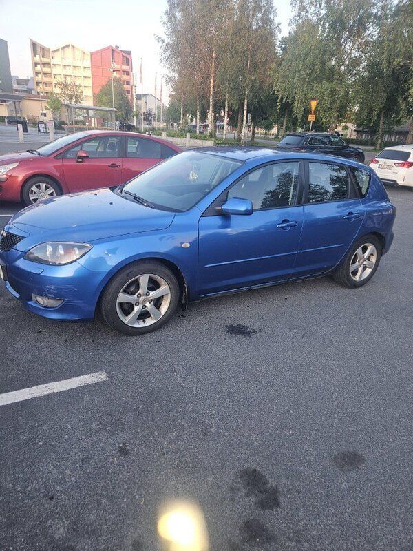 Blå Begagnad 2006 Mazda 3 Halvkombi | 19 000 kr (Marknadspris) - Bild 1/4