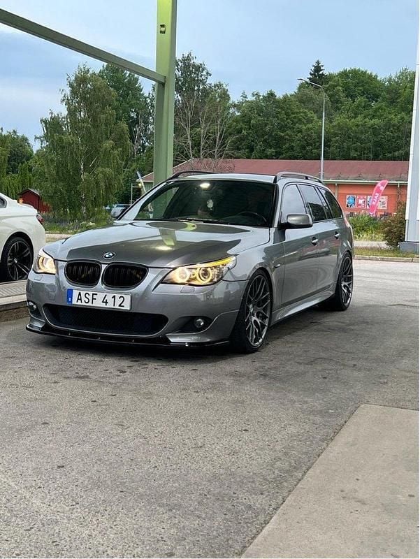 Grå Begagnad 2008 BMW 535 Shadowline Kombi | 150 000 kr (Bra pris) - Bild 1/4