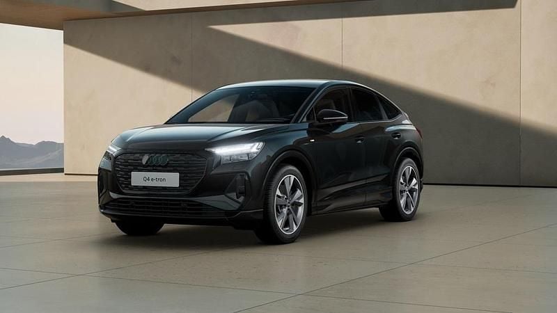 Svart Ny 2026 Audi Q4 Sportback e-tron S-Line SUV | 727 400 kr (Dyr) - Bild 1/4