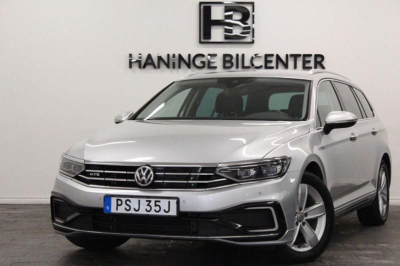 Silver Begagnad 2020 VW Passat GTE Kombi | 219 900 kr (Marknadspris) - Bild 1/4