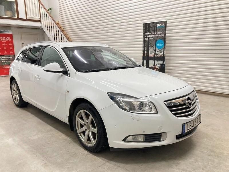 Vit Begagnad 2011 Opel Insignia Kombi | 39 900 kr (Superpris) - Bild 1/4