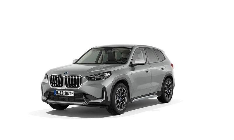 Space silver metallic Begagnad 2023 BMW iX1 xLine SUV | 489 500 kr (Lite dyr) - Bild 1/4