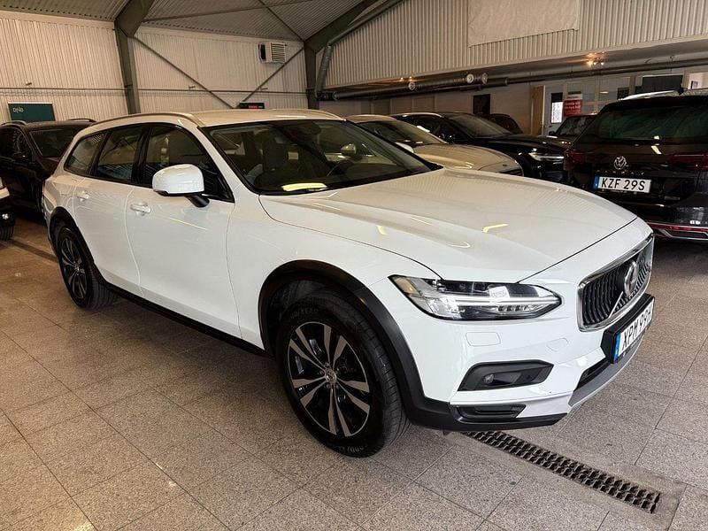 Vit Begagnad 2021 Volvo V90 CC Kombi | 269 900 kr (Bra pris) - Bild 1/4