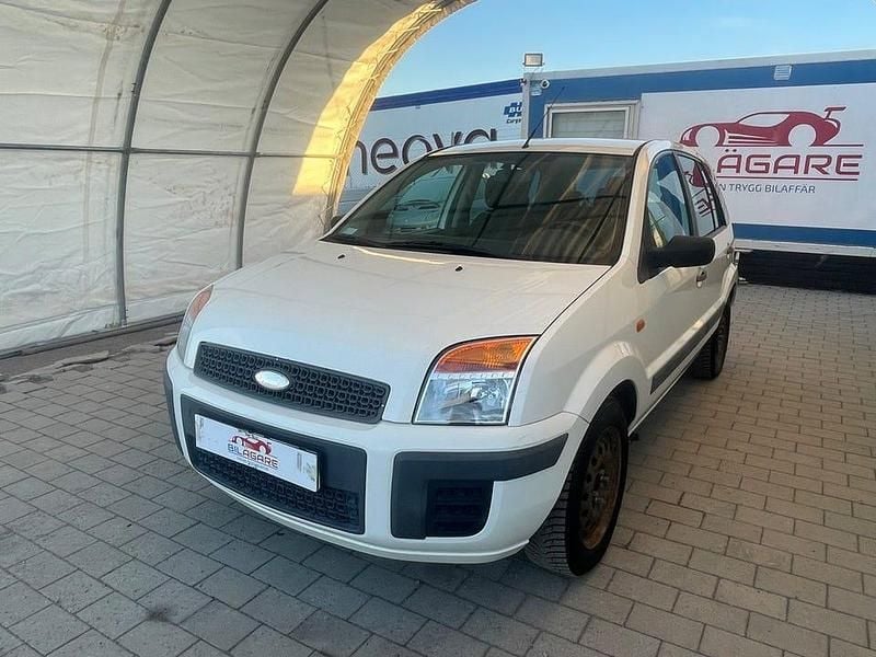 Vit Begagnad 2006 Ford Fusion S Kombi | 24 900 kr (Marknadspris) - Bild 1/4