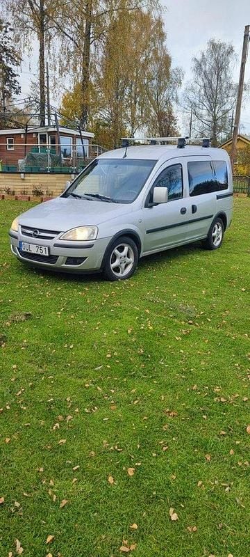 Grå Begagnad 2009 Opel Combo Minibuss | 39 000 kr - Bild 1/4