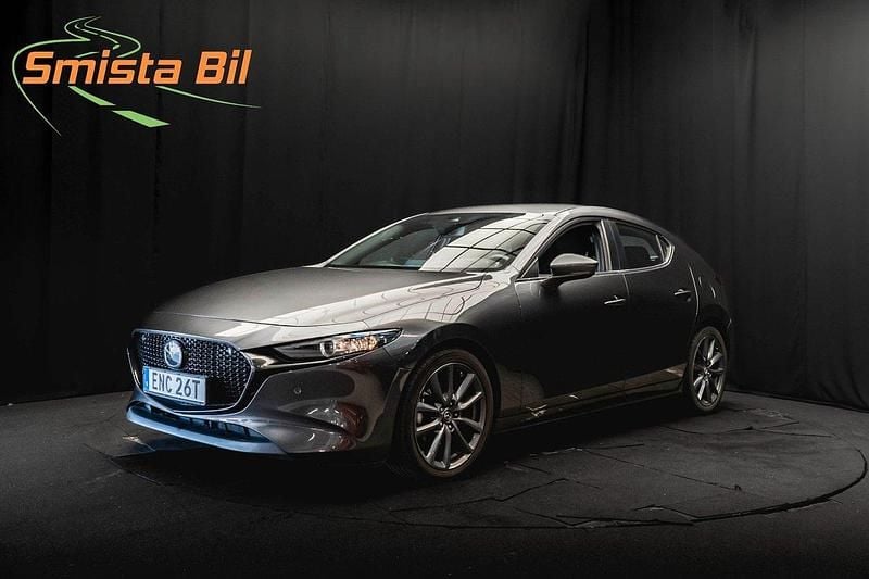 Grå Begagnad 2018 Mazda 3 Halvkombi | 199 800 kr (Marknadspris) - Bild 1/4