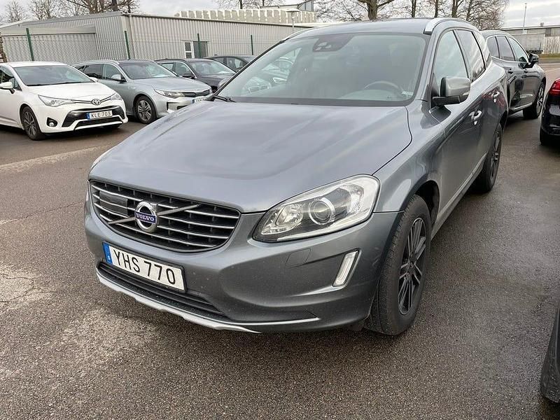 Grå (osmiumgrå metallic) Begagnad 2017 Volvo XC60 Standard SUV | 219 000 kr (Marknadspris) - Bild 1/2