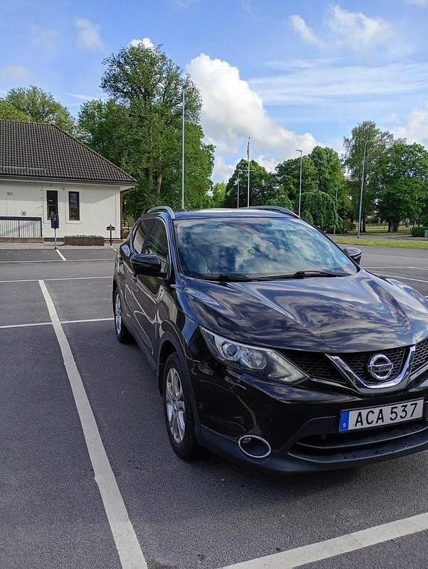 Svart Begagnad 2015 Nissan Qashqai SUV | 112 000 kr (Bra pris) - Bild 1/4