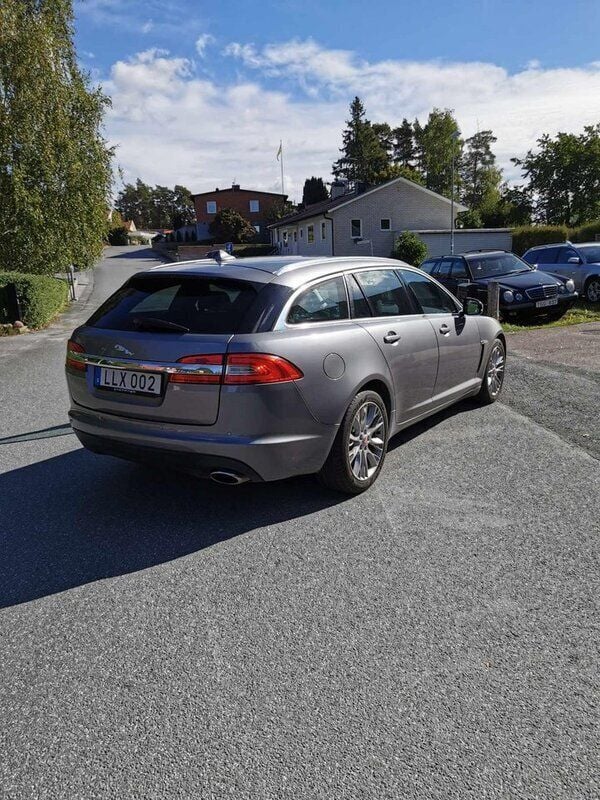 Grå Begagnad 2014 Jaguar XF Sedan | 160 000 kr - Bild 1/4