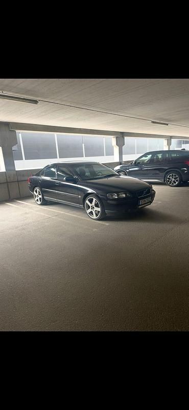 Begagnad 2002 Volvo S60 Sedan | 28 000 kr (Superpris) - Bild 1/4