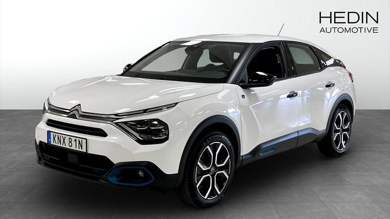 Vit (white) Begagnad 2022 Citroën e-C4 Feel Halvkombi | 199 900 kr (Lite dyr) - Bild 1/4