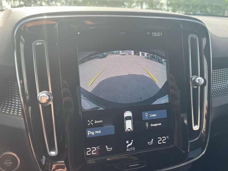 Blå Begagnad 2021 Volvo XC40 R-Design SUV | 355 000 kr (Marknadspris) - Bild 1/4