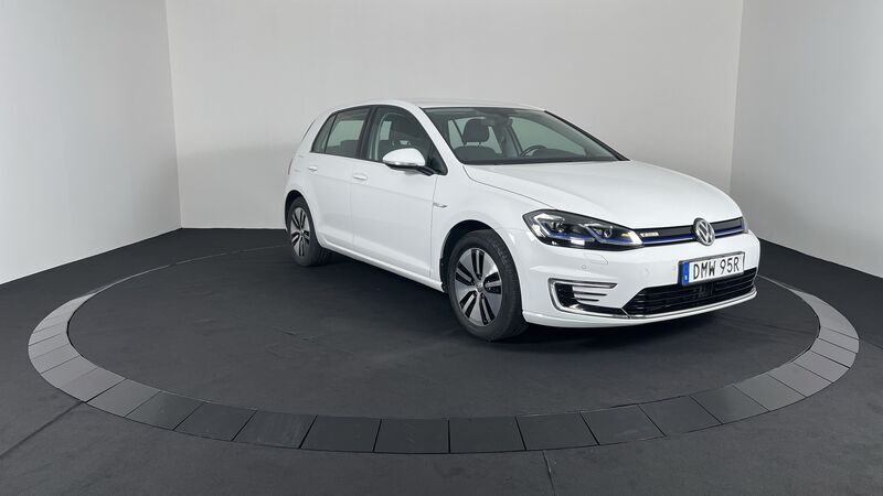 Begagnad VW e-Golf 100 kW (136 HK) 2019 Halvkombi