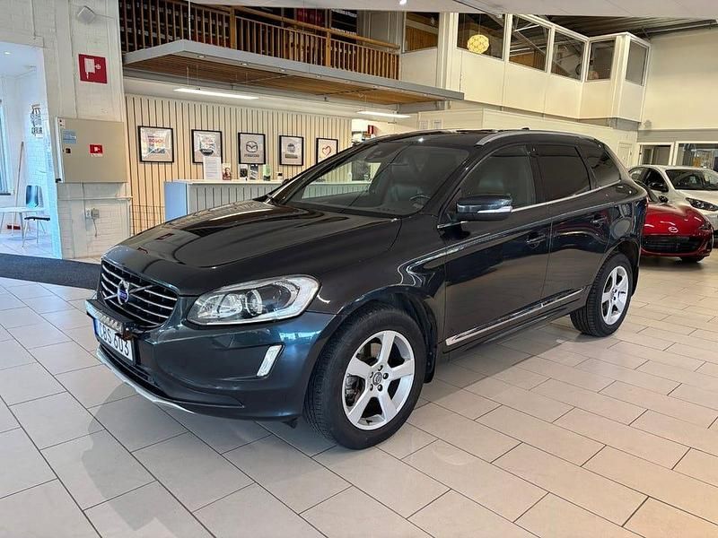 Grå Begagnad 2013 Volvo XC60 Summum SUV | 139 500 kr (Lite dyr) - Bild 1/4