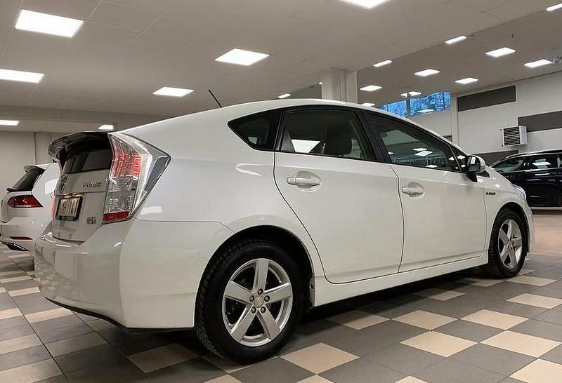 Begagnad Toyota Prius 2010 Vit Halvkombi