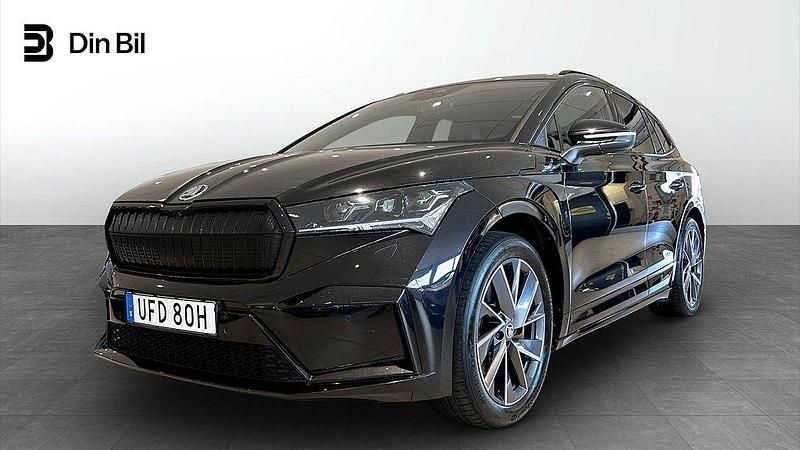 Svart (black magic metallic) Begagnad 2022 Skoda Enyaq iV SportLine SUV | 329 900 kr (Marknadspris) - Bild 1/4