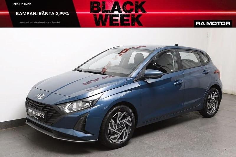 Vibrant blue Ny 2025 Hyundai i20 Essential Halvkombi | 226 500 kr (Marknadspris) - Bild 1/4