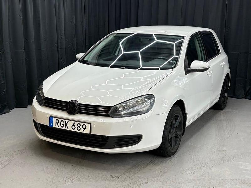 Vit Begagnad 2010 VW Golf VI Halvkombi | 59 900 kr (Marknadspris) - Bild 1/4