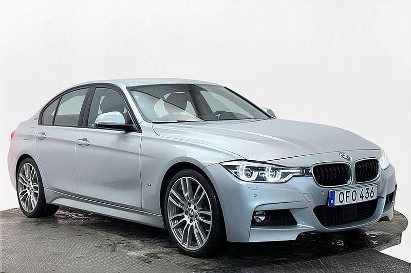 Begagnad BMW 330e M Sport 252 HK (185 kW) 2016 Silver Sedan