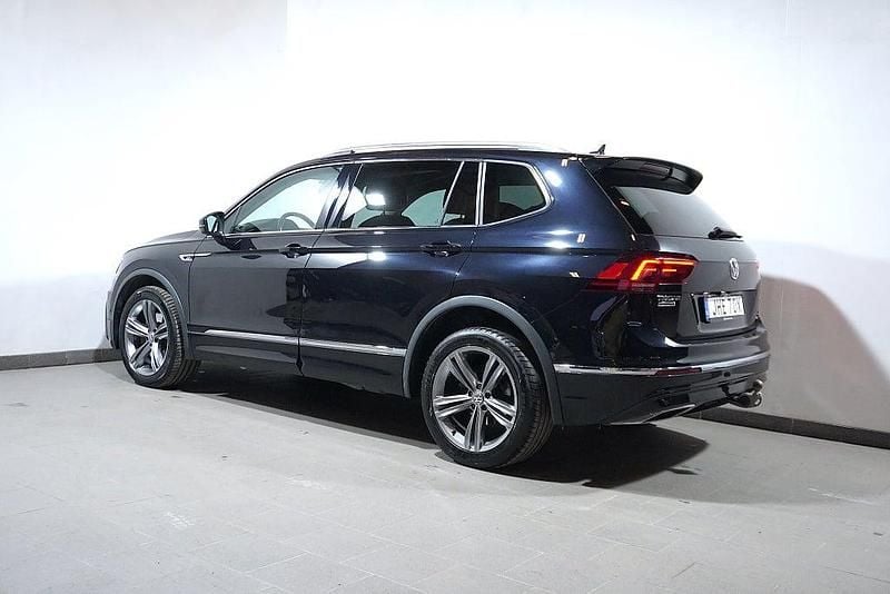 Begagnad VW Tiguan Allspace R-line 200 HK (147 kW) 2021 Svart SUV