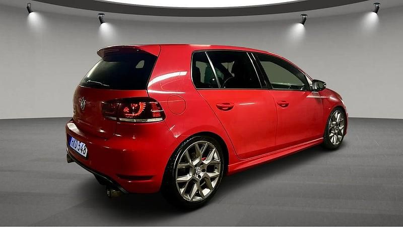 Begagnad VW Golf VII Edition 235 HK (172 kW) 2011 Röd Halvkombi
