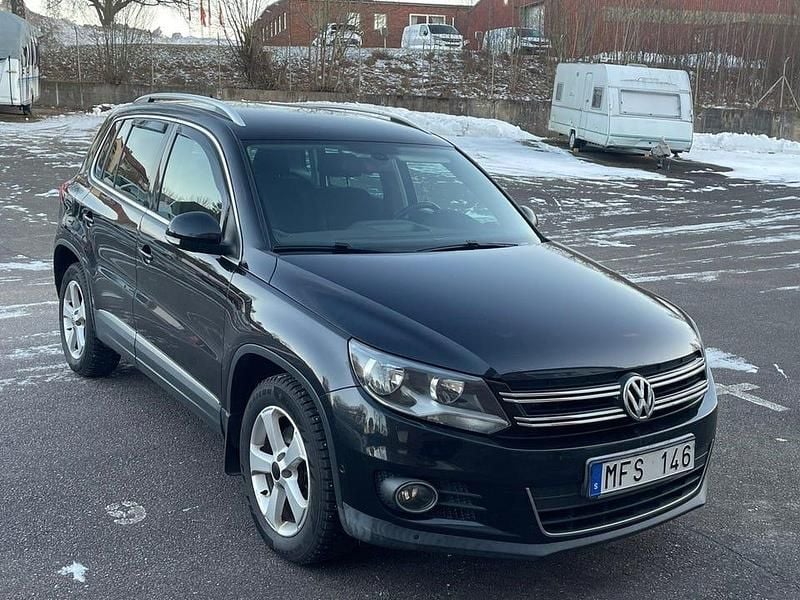 Svart Begagnad 2012 VW Tiguan Sportline SUV | 58 900 kr (Superpris) - Bild 1/4