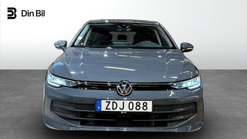 Begagnad VW Golf VIII Comfortline 150 HK (110 kW) 2025 Dolphin grey metallic Halvkombi