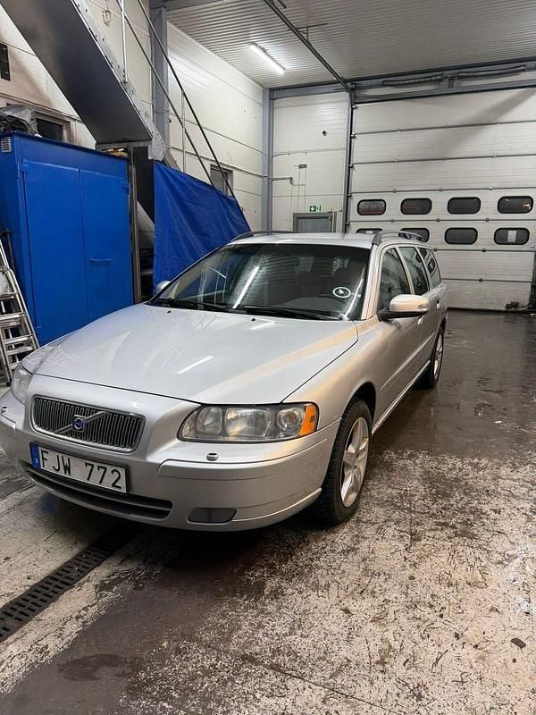 Begagnad 2008 Volvo V70 Kombi | 24 500 kr (Superpris) - Bild 1/4