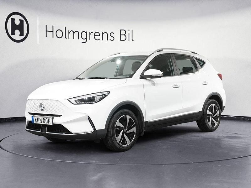 Vit Begagnad 2022 MG ZS Comfort Sedan | 219 900 kr (Superpris) - Bild 1/4