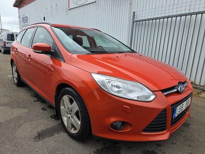 Orange Begagnad 2011 Ford Focus Trend Kombi | 54 900 kr (Marknadspris) - Bild 1/4