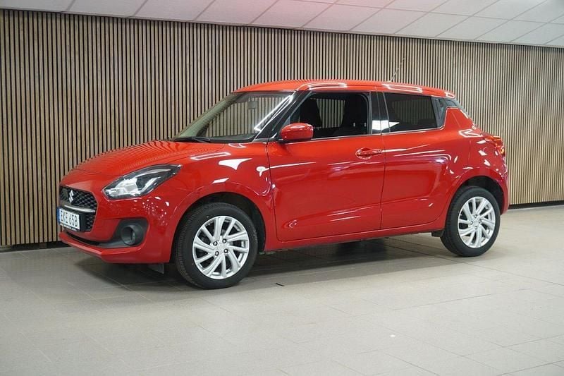 Röd Begagnad 2020 Suzuki Swift Halvkombi | 199 700 kr (Dyr) - Bild 1/4