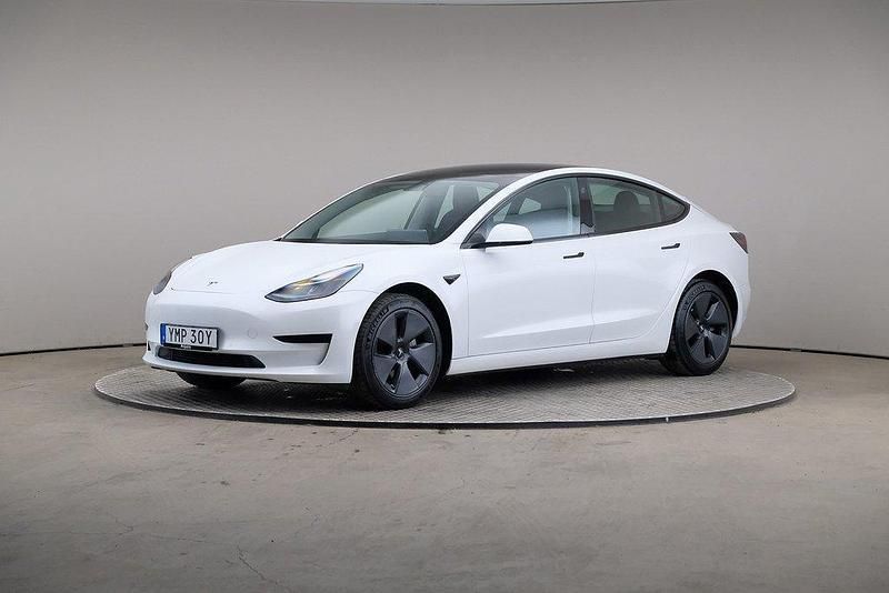 Vit Begagnad 2021 Tesla Model 3 Standard Range Plus Sedan | 245 000 kr (Bra pris) - Bild 1/4