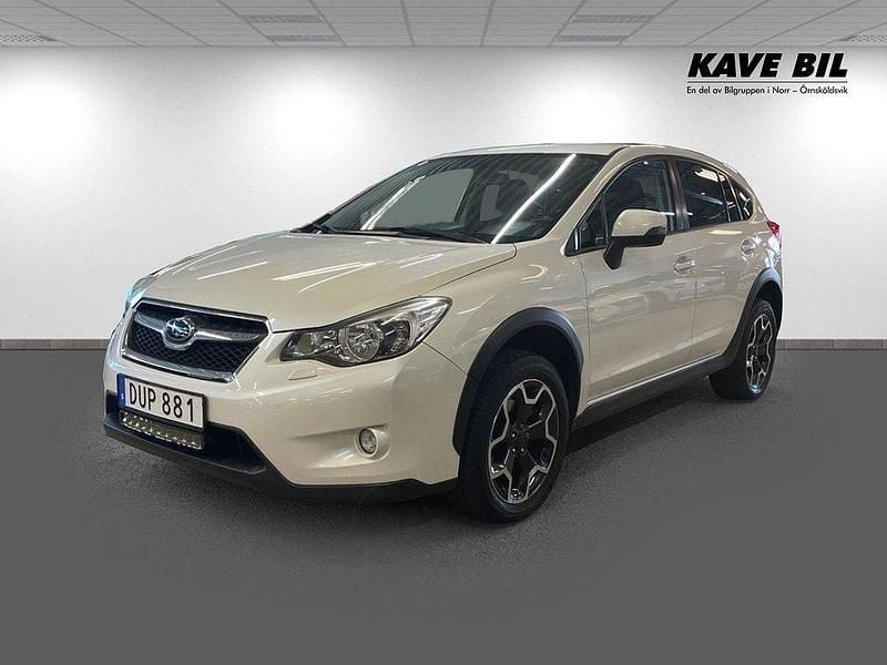 Vit Begagnad 2014 Subaru XV SUV | 169 900 kr (Marknadspris) - Bild 1/4