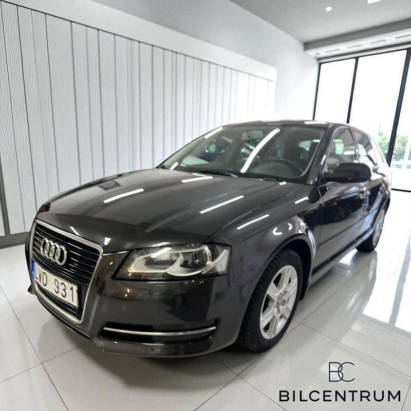 Grå Begagnad 2012 Audi A3 Attraction Halvkombi | 84 900 kr (Superpris) - Bild 1/4
