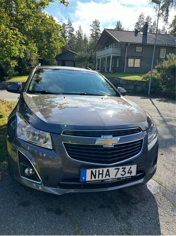 Grå Begagnad 2013 Chevrolet Cruze Kombi | 80 000 kr (Marknadspris) - Bild 1/3