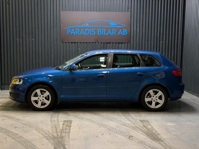 Begagnad Audi A3 Attraction 102 HK (75 kW) 2009 Blå Halvkombi