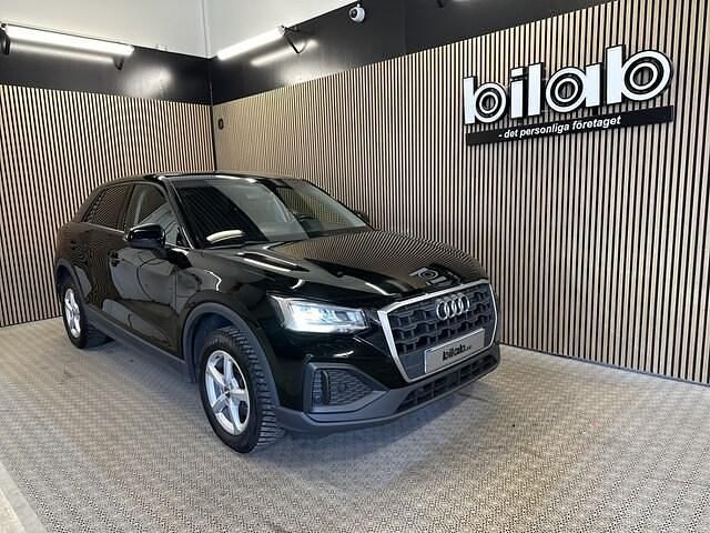Brilliantsvart Begagnad 2021 Audi Q2 Proline SUV | 209 000 kr (Marknadspris) - Bild 1/4