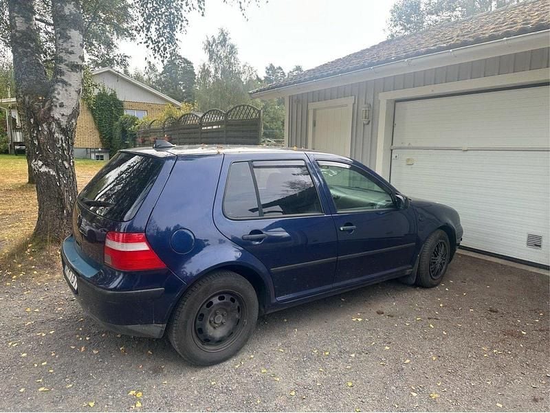 Blå Begagnad 2003 VW Golf IV Basis Halvkombi | 12 500 kr (Bra pris) - Bild 1/4