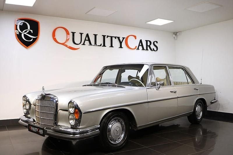 Grå Begagnad 1969 Mercedes 300 Sedan | 299 000 kr - Bild 1/4