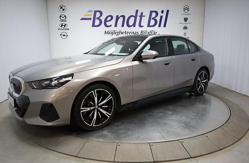 Begagnad BMW i5 M Sport 250 kW (340 HK) 2023 Oxide grey metallic Sedan