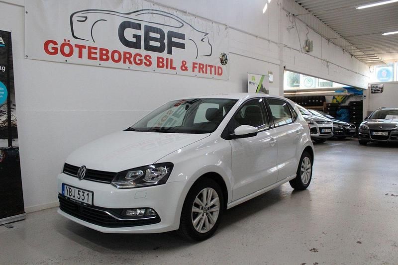 Vit Begagnad 2015 VW Polo Halvkombi | 87 900 kr (Lite dyr) - Bild 1/3