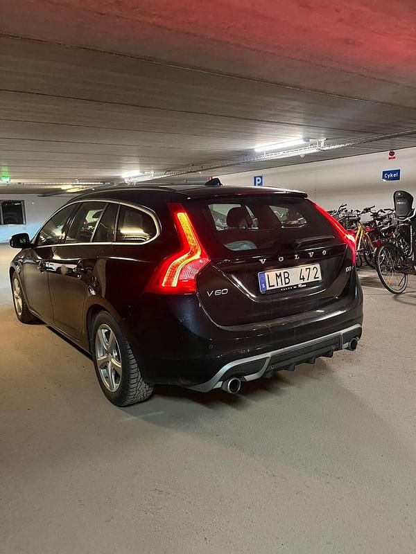 Begagnad Volvo V60 163 HK (119 kW) 2011 Svart metallic Kombi