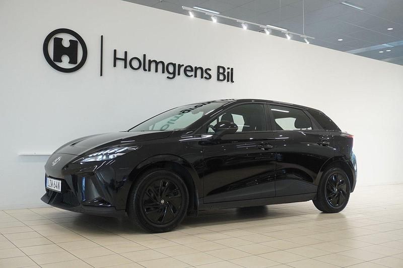 Svart Begagnad 2023 MG MG4 EV Halvkombi | 224 800 kr (Marknadspris) - Bild 1/4