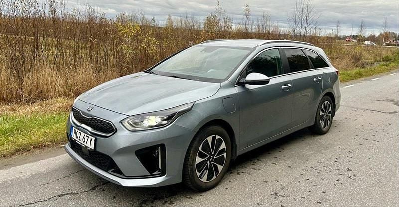 Grå Begagnad 2021 Kia Ceed Sportswagon Kombi | 189 000 kr (Superpris) - Bild 1/4