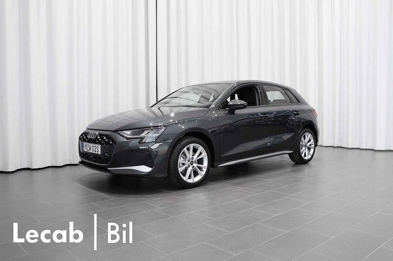 Grå (manhattangrå metallic) Ny 2025 Audi A3 Kombi | 304 500 kr (Marknadspris) - Bild 1/4
