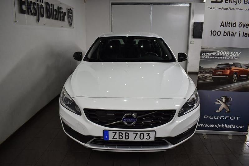 Begagnad Volvo S60 CC Standard 190 HK (139 kW) 2017 Vit Sedan