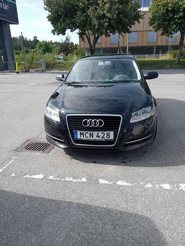 Svart Begagnad 2012 Audi A3 Sportback Attraction Halvkombi | 52 990 kr (Bra pris) - Bild 1/4