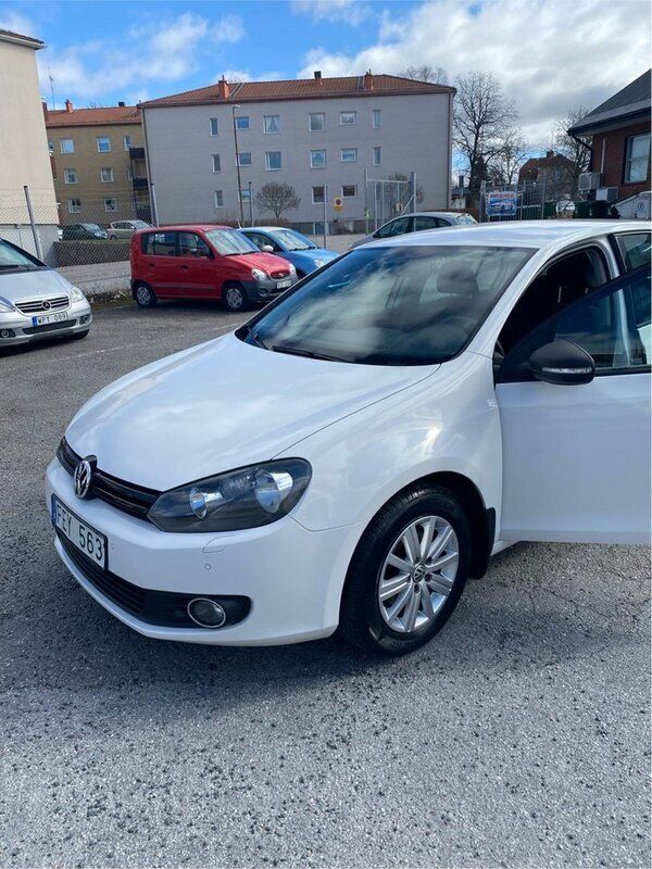Vit Begagnad 2012 VW Golf VII Halvkombi | 65 000 kr (Bra pris) - Bild 1/4