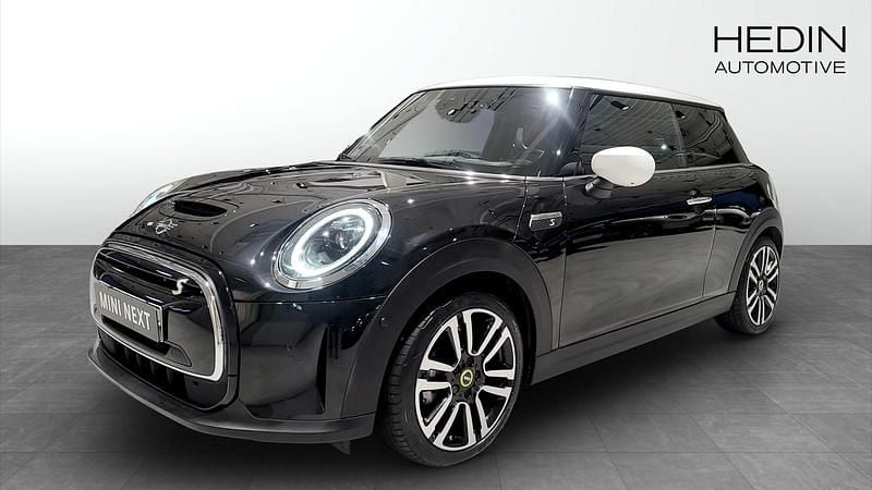 Svart Begagnad 2023 Mini Cooper SE Halvkombi | 248 700 kr (Marknadspris) - Bild 1/4