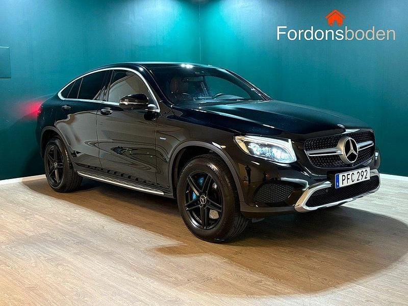 Svart Begagnad 2017 Mercedes GLC350 Sportkupé | 299 800 kr (Bra pris) - Bild 1/4